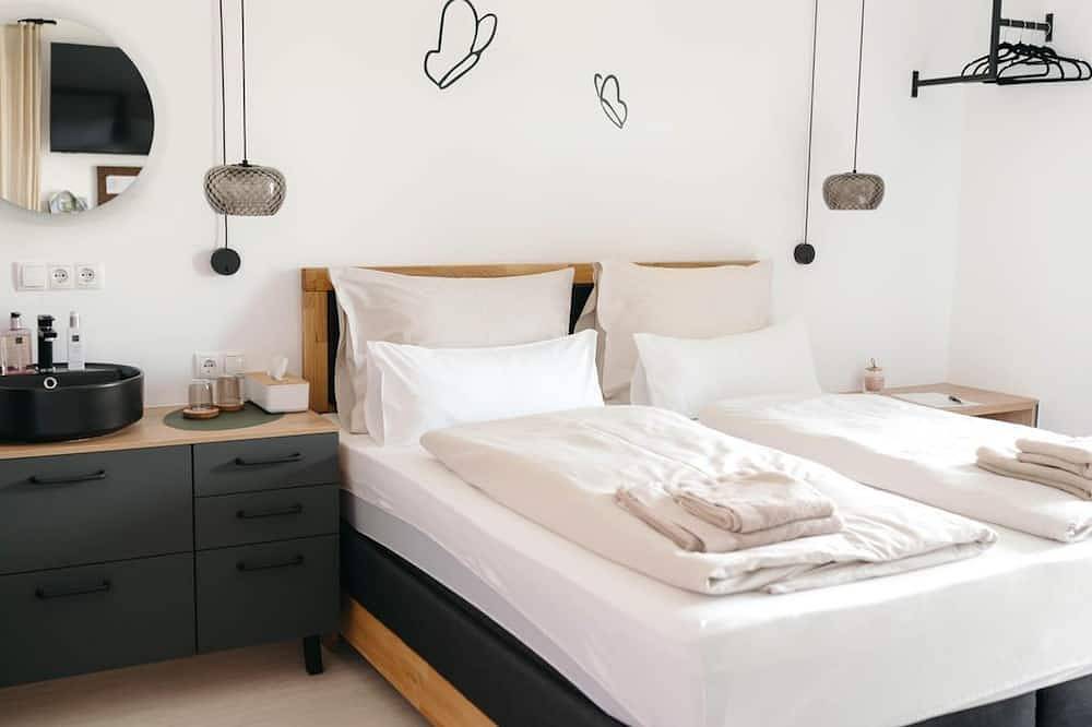 Ganze Wohnung, Pension Blumenwiese - Appartement, Küche, Dusche/Wc, Terrasse, Gartenblick in Steirerland
