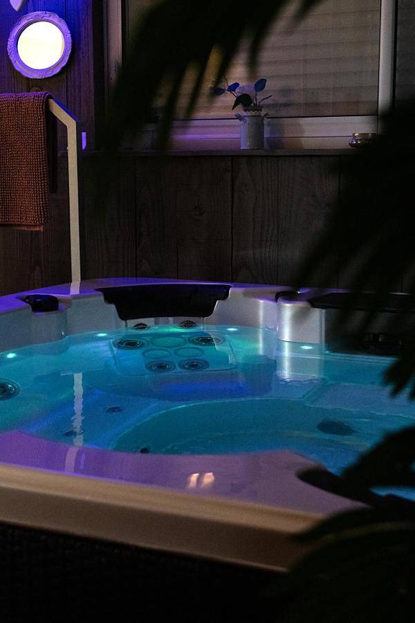 Maison de campagne pour 2 personnes, avec jardin ainsi que piscine et jacuzzi