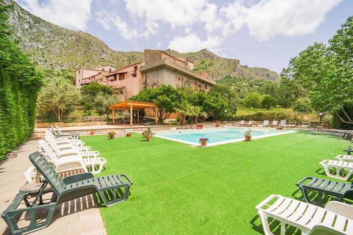 Ferienhaus für 9 Personen, mit Pool