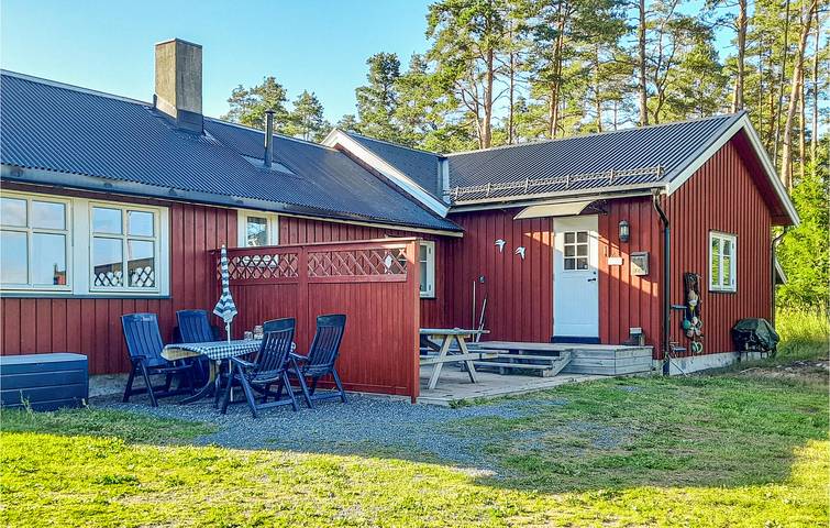 Feriehus for 6 personer, med terrasse og innsjøutsikt i tillegg til hage i Østlandet