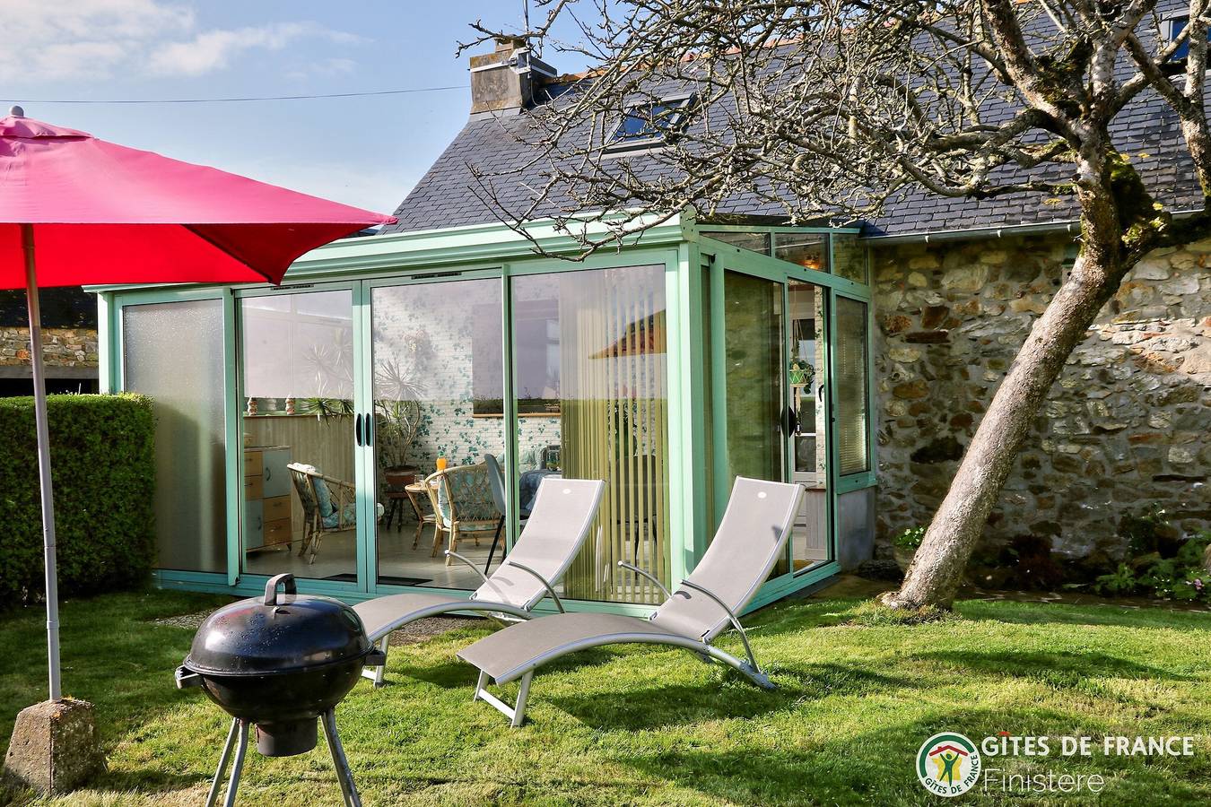 Cozy Gite with Garden, Parking, and 1km to the Beach in Telgruc-sur-Mer, Iroise