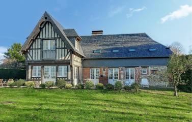 Location de vacances pour 32 personnes, avec jardin, animaux acceptés à Saint-Étienne-la-Thillaye