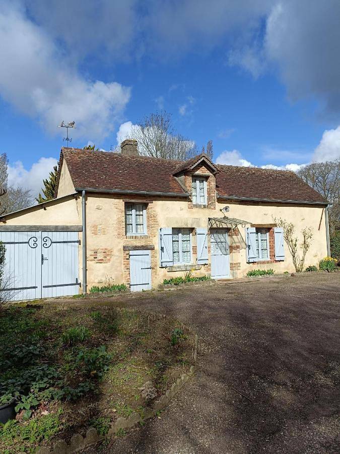 Location de vacances pour 2 personnes, avec vue et terrasse à Dampierre-sous-Bouhy