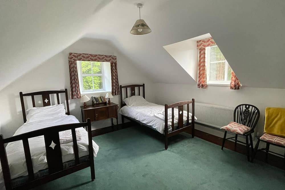 Secluded Glenbeg Tower in stunning private estate. in Drongawn Lough