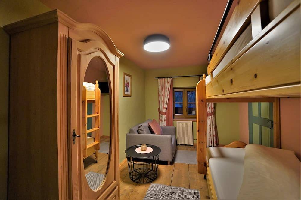The Hof Chalet on the Zugspitze with mountain views, private garden, hot tub, sauna.. in Ehrwald, Ammergauer Alpen (Österreich)