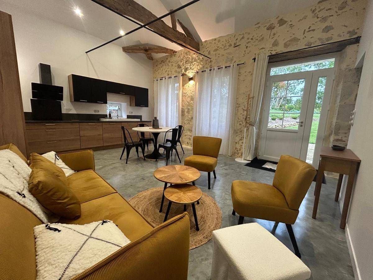 Two-Bedroom House in Gondrin, Gers