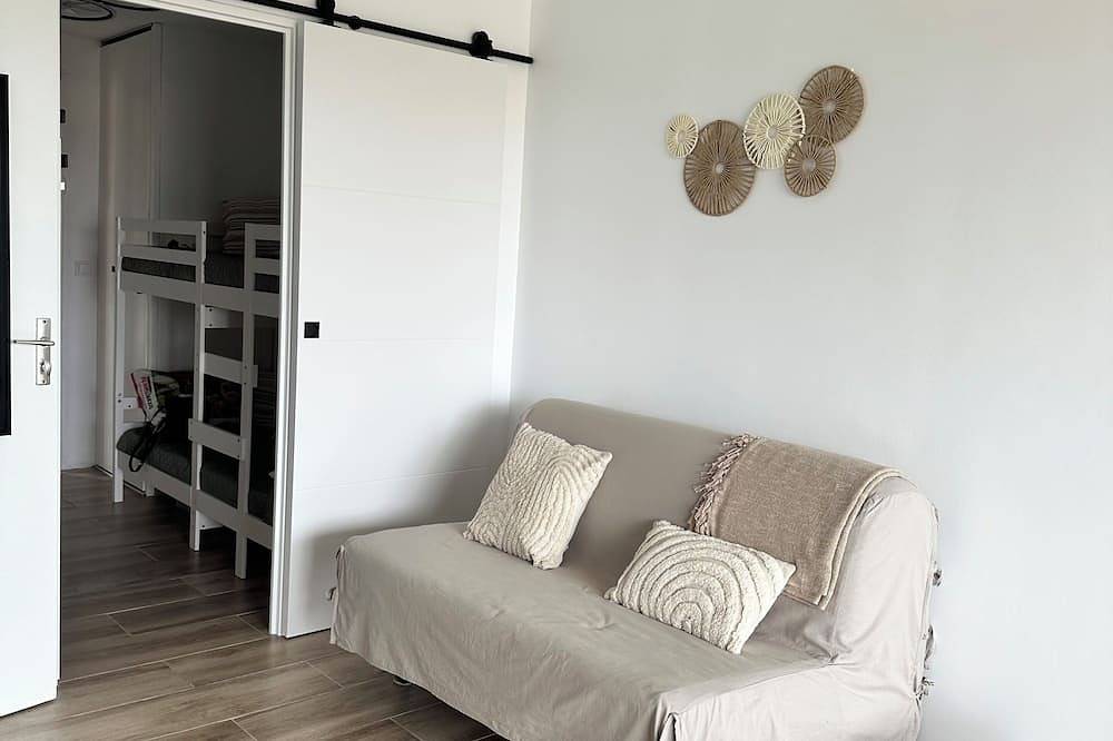 Appartement entier, Dans résidence privée les jardins d’alizarines \navec piscine proche mer commerce in La Seyne-sur-Mer, Région de Toulon
