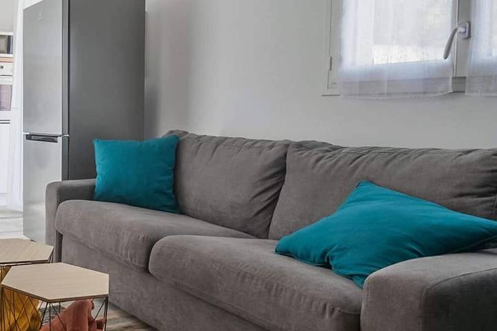 Location de vacances pour 4 personnes, avec terrasse ainsi que piscine et jardin à Le Revest-les-Eaux