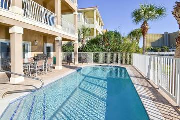 Vacation House for 17 Guests in Destin, Emerald Coast, Picture 1
