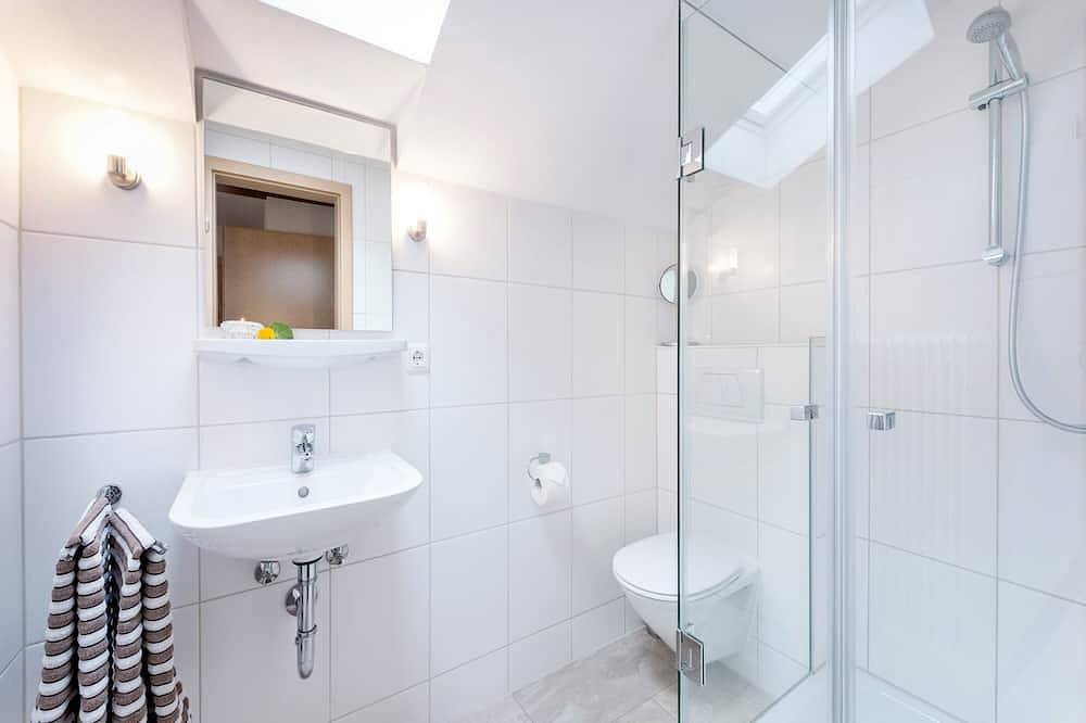Ganze Wohnung, Ferienwohnung Margerite, bis 2 Personen, Obergeschoss, 35 qm in Waging am See, Rupertiwinkel