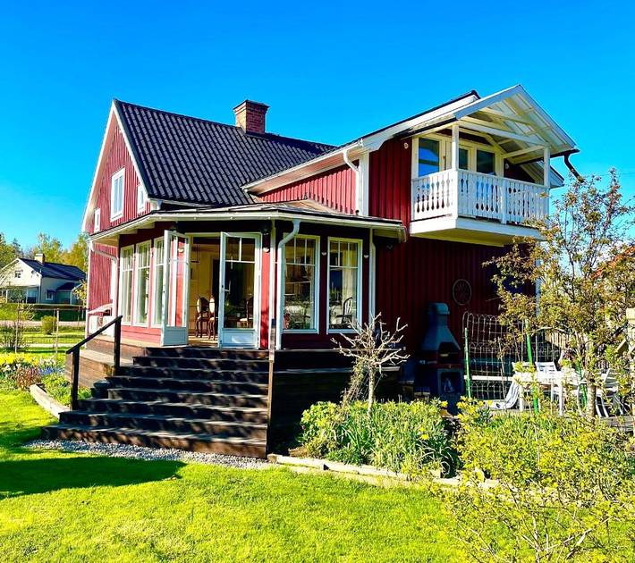 Villa för 10 Personer, med Balkong samt Terass och Trädgård och Bastu i Söderhamn