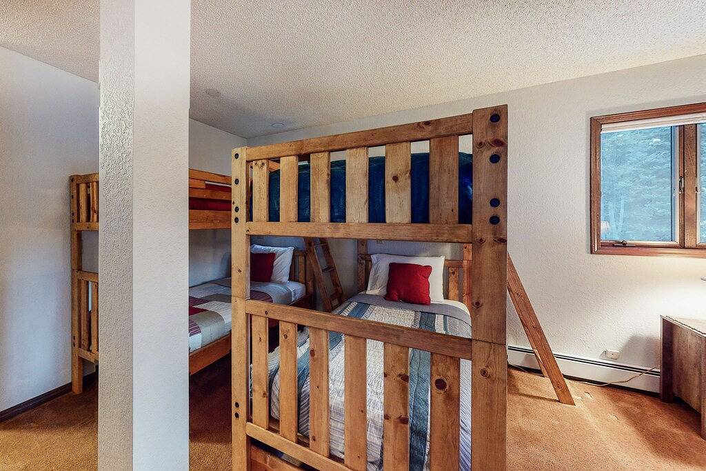 Spacious Cabin w/ Wifi, Pool Table, Fireplace, Washer/Dryer - Snowbird-Friendly in Purgatory