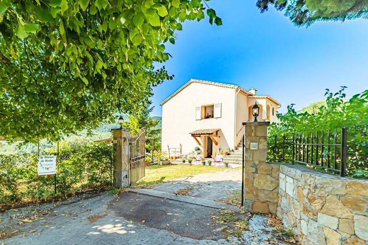 Gîte pour 6 personnes, avec Jardin à Caussols