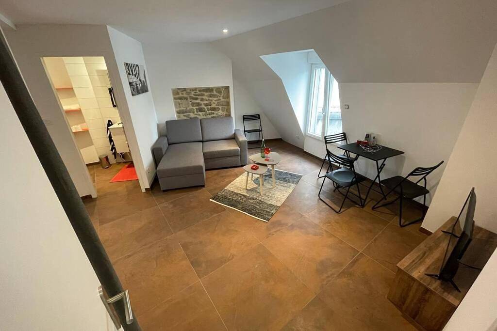 Appartement entier, Two-Bedroom Apartment in Landerneau, Région de Brest