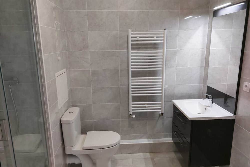 Appartement entier, Logement entier F2 meublé très lumineux et cosy- Le Plessis-Robinson, France in Le Plessis-Robinson, Hauts-de-Seine