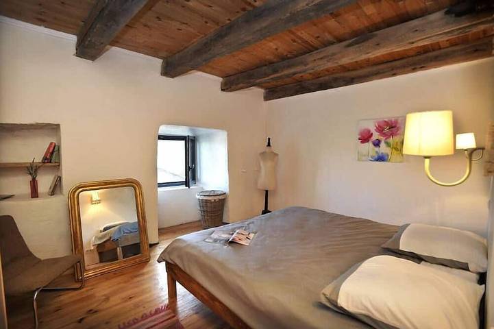 Location de vacances pour 13 personnes, avec jardin et terrasse à Saint-Georges-de-Lévéjac - 2
