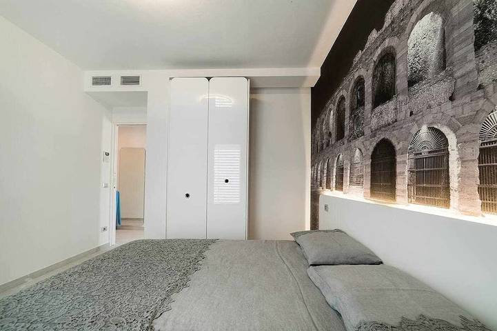 Entire apartment, Residence Arena - new, modern, air con and pool in Lazise, Garda Mountains