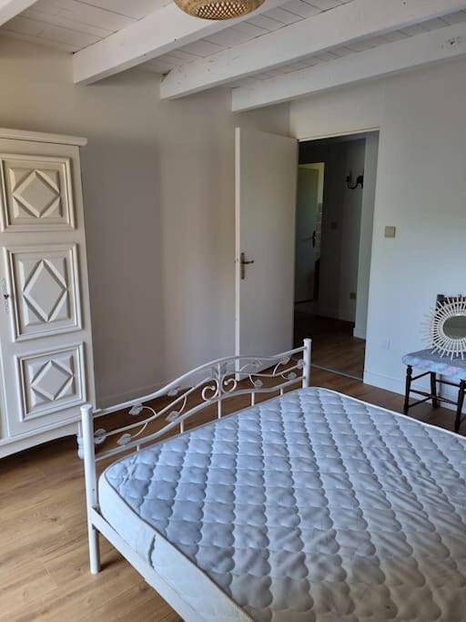 Location de vacances pour 8 personnes, avec vue ainsi que jardin et piscine, animaux acceptés à Cazes-Mondenard - 3