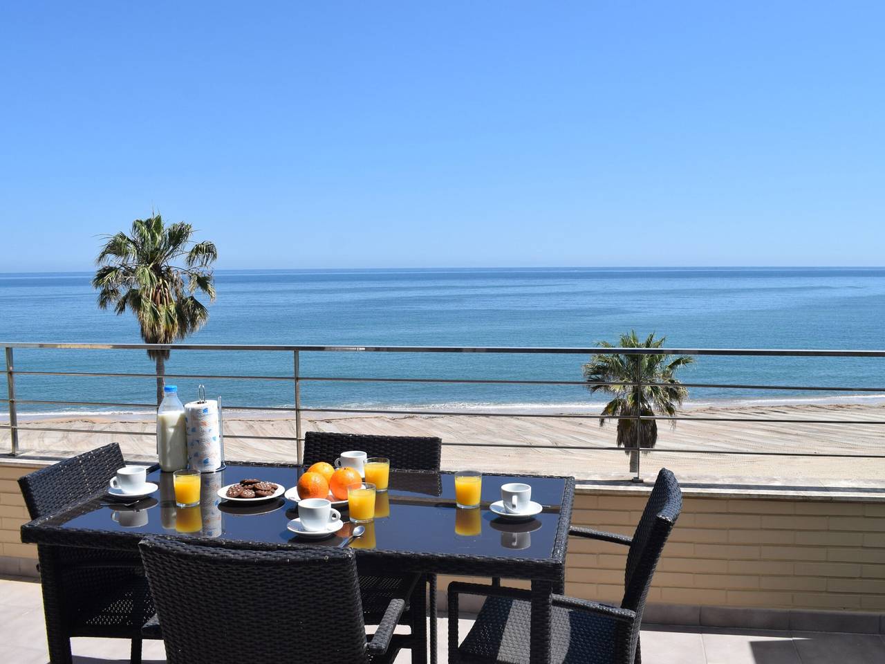 Appartement entier, Appartement moderne à Denia, plage à 10m, piscine, clim, Wi-Fi, parking in Dénia, Costa Blanca