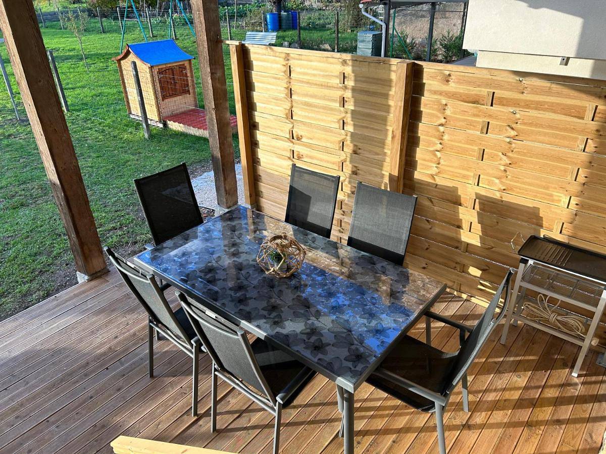 Appartement entier, One-Bedroom Apartment in Digoin, Région de Charolles