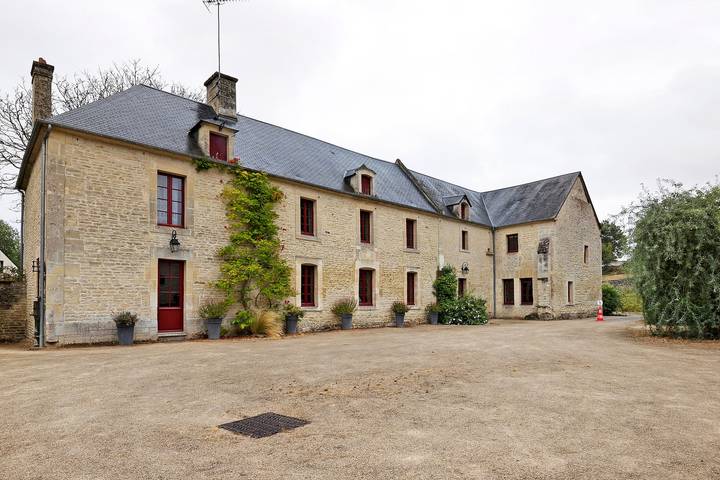 Location de vacances pour 6 personnes, avec Jacuzzi et Jardin ainsi que Sauna et Vue sur le lac dans le Calvados