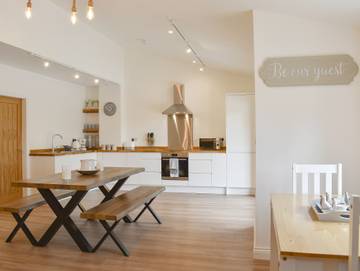 Holiday Rental for 6 People in Merseyside, Photo 4