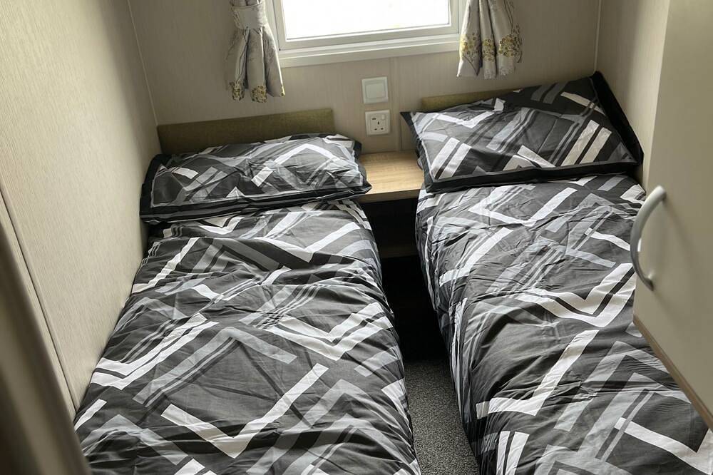 3 Bed-Sleeps 8-Free Parking-10 Min to Beach in Ingoldmells, Lincolnshire