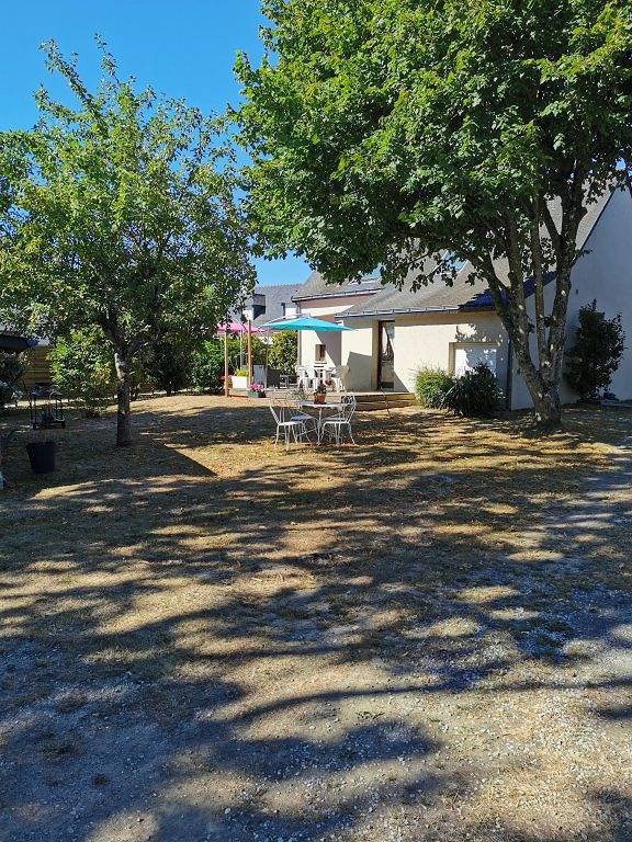 Gîte pour 6 personnes, avec terrasse ainsi que jardin et piscine à Sarzeau - 2