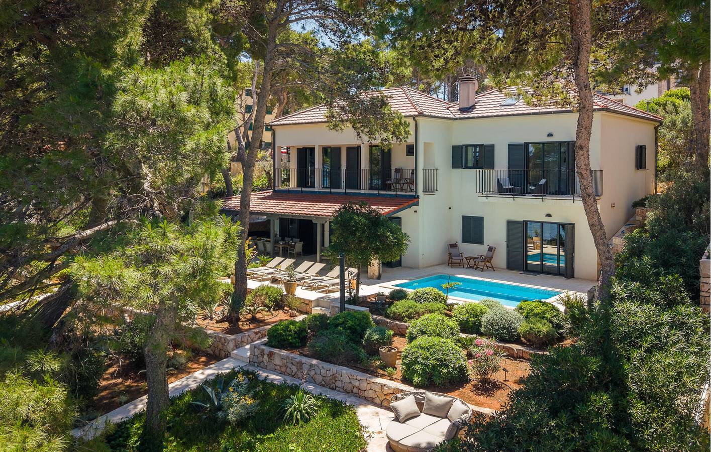 Appartement avec vue sur la mer, piscine, terrasse et Wi-Fi - À 1,5 km de la plage in Jelsa, Hvar