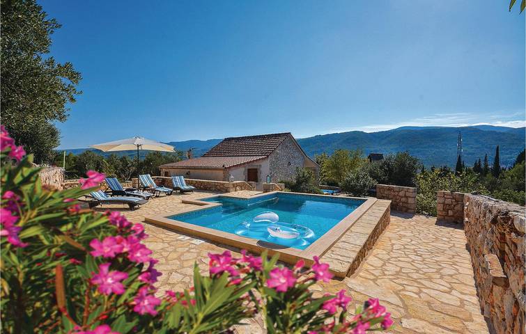 Ferienhaus für 4 Personen, mit Terrasse und Pool, mit Haustier - 1