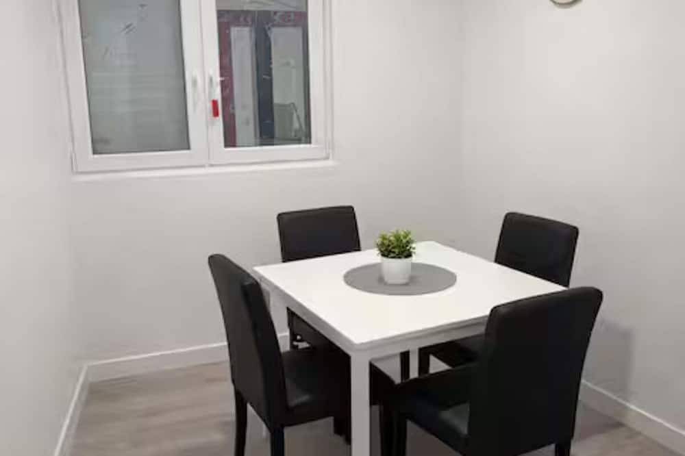 Entire apartment, Large accommodation (sleeps 26) in Brétigny-sur-Orge, Essonne