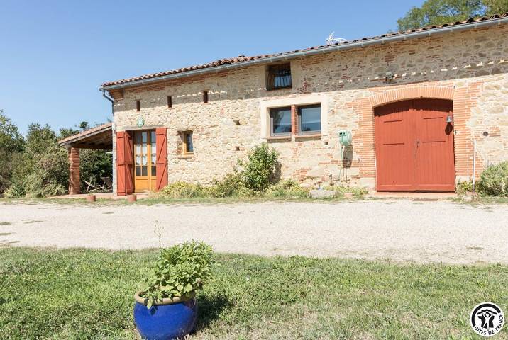Gîte pour 6 personnes, avec Balcon/Terrasse ainsi que Terrasse et Jardin à Caraman