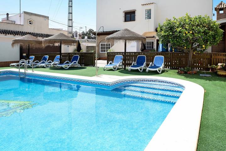 Holiday Apartment 'Villa Fornell I' with Shared Pool, Terrace & Wi-Fi in Conil de la Frontera, Costa de la Luz
