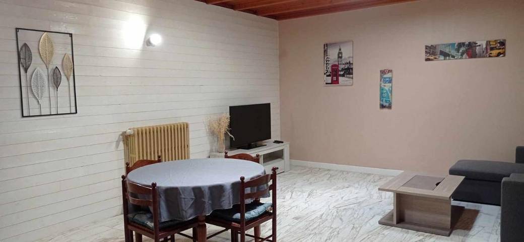 Location de vacances pour 5 personnes, avec vue ainsi que vue sur le lac et balcon à Saint-Priest-sous-Aixe - 4