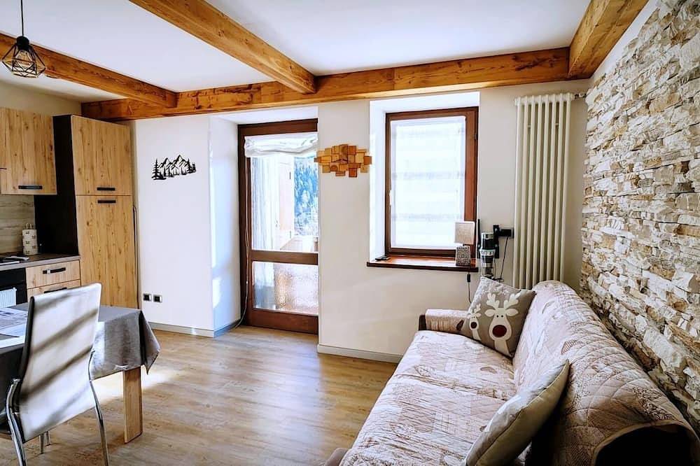 Ganze Wohnung, Two-Room Apartment In The Heart Of The Fiemme Valley. in Panchià, Dolomiti Superski