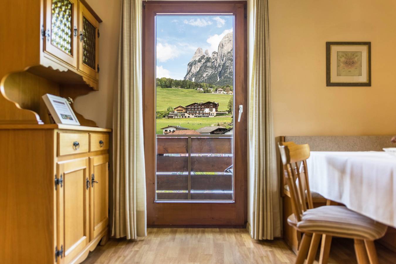 Entire apartment, Apartment '4 Vikoler' with Stunning Schlern View, Large Sun Terrace, Wi-Fi, Garden, Balcony in Völs am Schlern, Dolomiti Superski