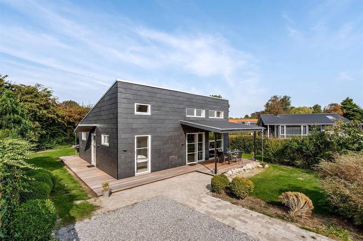 Ferieudlejning for 6 personer, med terrasse i Rødvig