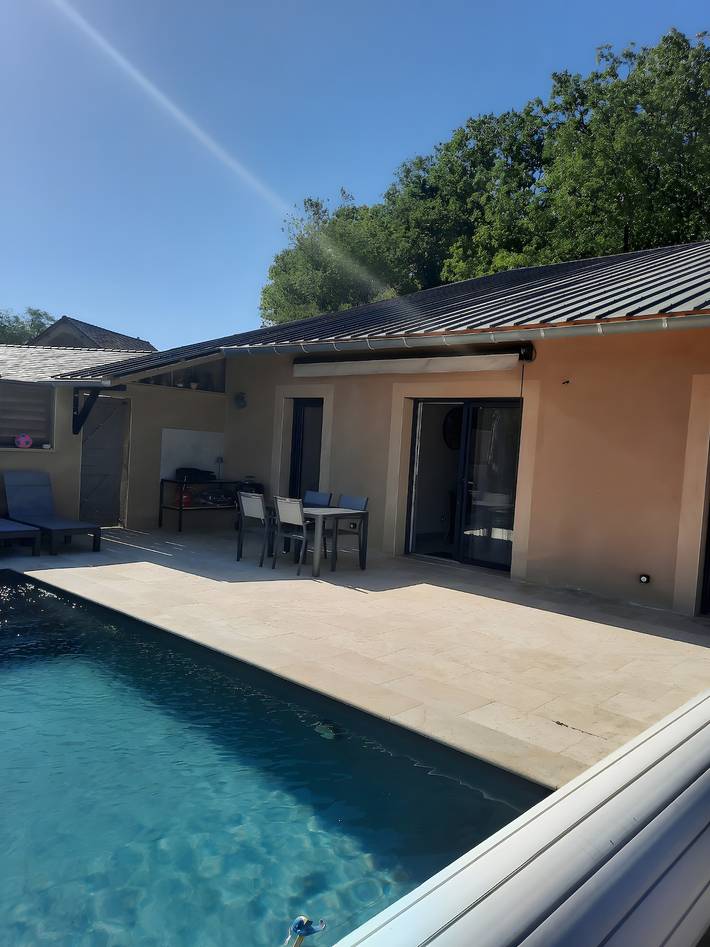 Cottage 'Gîte La Bergerie' con piscina privata, Wi-Fi e aria condizionata in Saint-Geniès, Périgord Noir