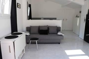 Gîte pour 3 personnes, avec jardin ainsi que terrasse et piscine à Plan-d'Aups-Sainte-Baume