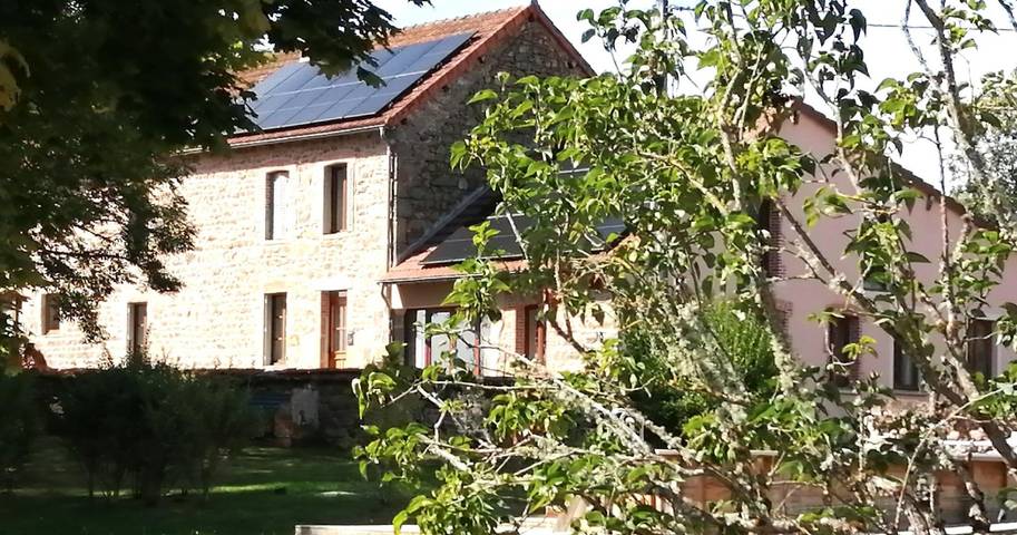 Gîte pour 14 personnes, avec Terrasse et Jardin ainsi que Piscine et Vue