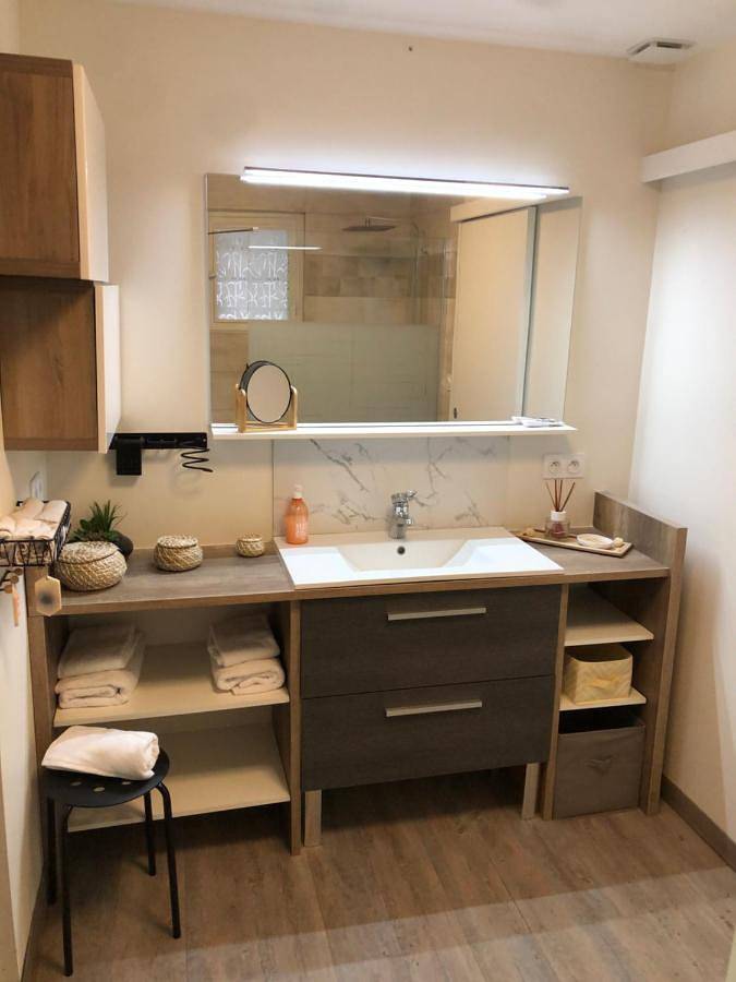 Appartement entier, One-Bedroom Apartment in Renage, Isère
