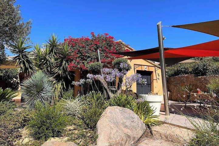 Villa pour 8 personnes, avec jardin ainsi que jacuzzi et terrasse