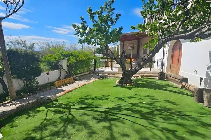 Location de vacances pour 6 personnes, avec jardin et terrasse à Valtierra