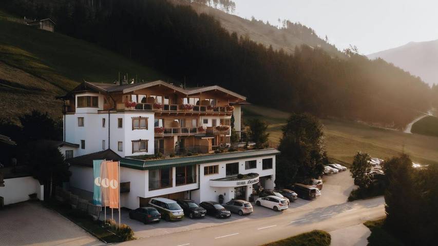 Hotel für 2 Personen, mit Whirlpool und Garten sowie Sauna in Hainzenberg