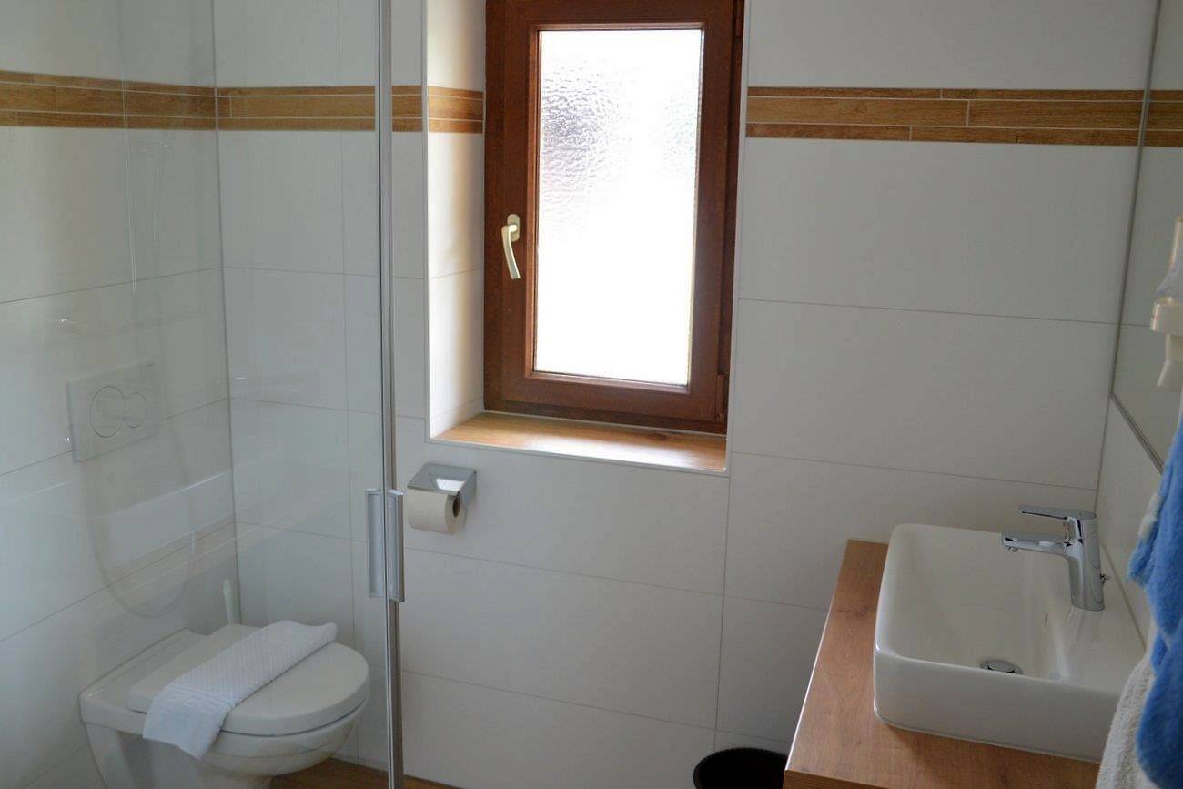 Ganze Ferienwohnung, Ap. Type 2, 2-Raum, 2 Bäder, Balkon Straßenseite in Walchsee, Kaiserwinkl