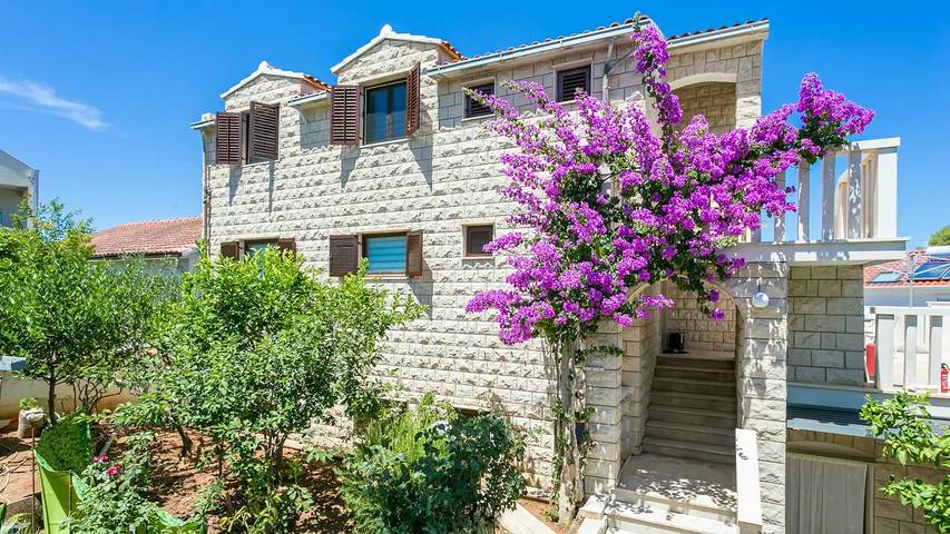 Ferieleilighet for 8 personer i Supetar