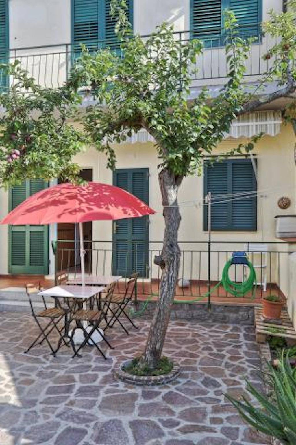 Entire apartment, Holiday Apartment "L'Arancio" in the Heart of Marina di Campo in Spiaggia di Marina di Campo, Marina di Campo