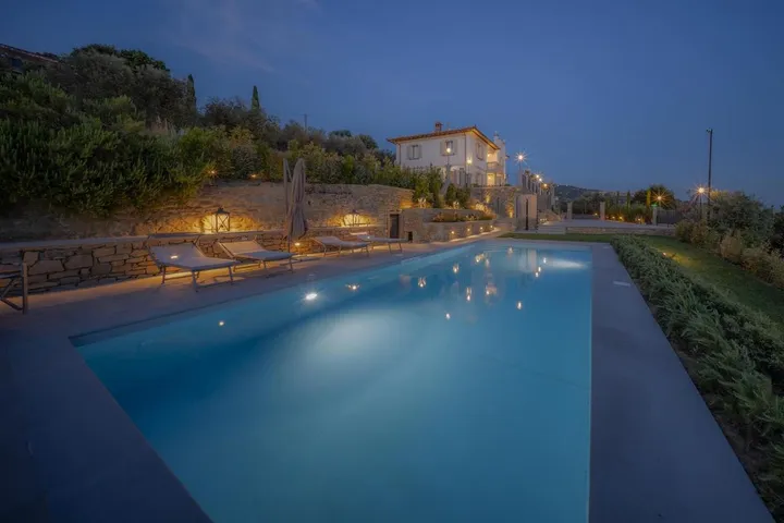 Villa per 8 persone, con giardino e piscina nonché idromassaggio, adatto a famiglie con bambini - 1