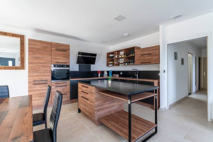 Villa 'Sérénity 10 Pers Maxi' con Wifi, piscina privata, terrazza privata e aria condizionata in Mondragon, Vaucluse
