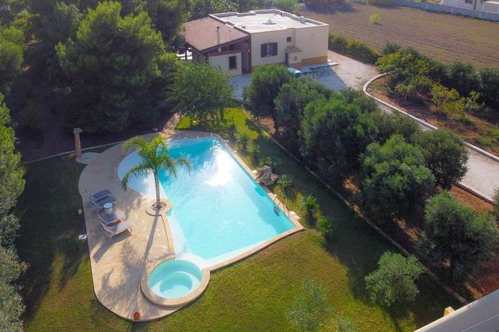 Villa pour 11 personnes, avec Jacuzzi et Terrasse ainsi que Jardin et Piscine à Mazara del Vallo